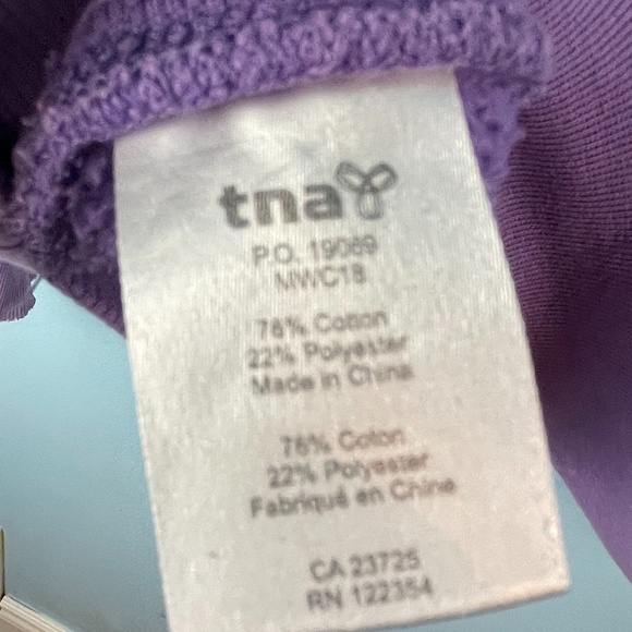 🎀3/$30 Aritizia- TNA Pullover Hoodie - Picture 3 of 6